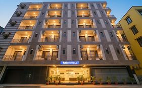 Fabhotel New Silver Crown